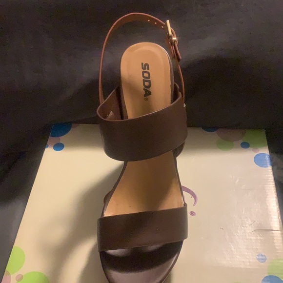 COPY - 4 1/2 inch Wedge Heels - Picture 3 of 3
